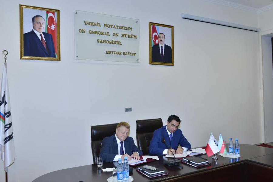 Neft məktəbi Polşa Universiteti ilə memorandum imzalayıb<b style="color:red"></b>