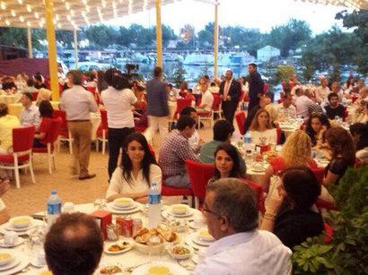 İstanbuldakı azərbaycanlılar iftar süfrəsində bir araya gəlib <b style="color:red"></b>