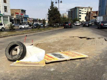 Bakının Babək prospektində yol çöküb<b style="color:red"></b>