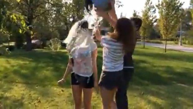 Poroşenkonun ailəsindən "buzlu su aksiyası"na dəstək - <b style="color:red">Video</b>