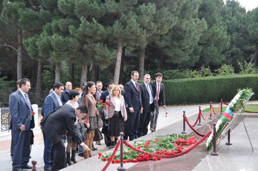 Türkiyəli jurnalistlər Şəhidlər Xiyabanını ziyarət ediblər<b style="color:red"></b>