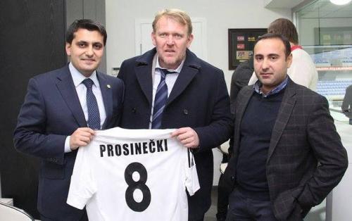 Prosineçki Azərbaycanda ilk hədiyyəsini aldı<b style="color:red"></b>