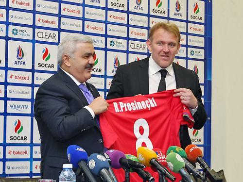 Prosineçki rəsmən ictimaiyyətə təqdim olunub<b style="color:red"></b>