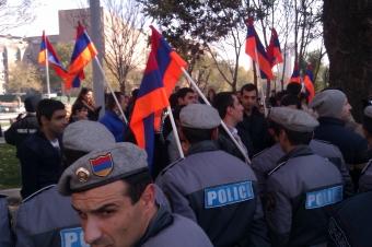 Ermənistan müxalifəti İrəvanın mərkəzində mitinq keçirib<b style="color:red"></b>
