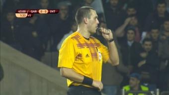 Azarkeşlərdən "Qarabağ"-"İnter" matçının hakiminə "hədiyyə"<b style="color:red"></b>