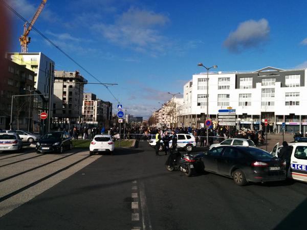 Parisdə insanları girov götürmüş şəxs təslim olub - <b style="color:red">Yenilənib</b>