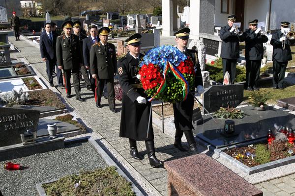 Zakir Həsənov Mehdi Hüseynzadənin məzarını ziyarət edib<b style="color:red"></b>