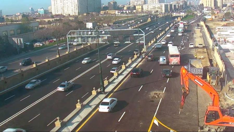 Heydər Əliyev prospektinin şəhər istiqamətində köməkçi yolu açılıb <b style="color:red"></b>