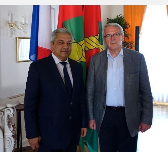 Cavanşir Feyziyev Kolmar şəhərinin "Fəxri səfiri" elan olundu<b style="color:red"></b>