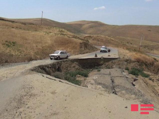 Cəlilabad-Yardımlı avtomobil yolu çöküb<b style="color:red"></b>
