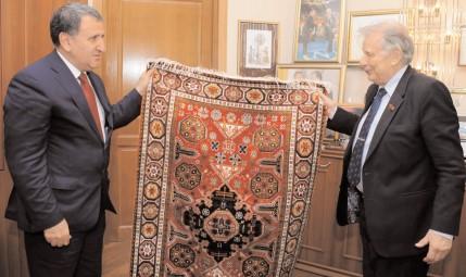İsa Həbibbəyli Nobel mükafatı laureatı Jores Alfyorovla görüşüb<b style="color:red"></b>