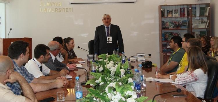 Kamal Abdullayev beynəlxalq yay məktəbinin iştirakçıları ilə görüşüb<b style="color:red"></b>