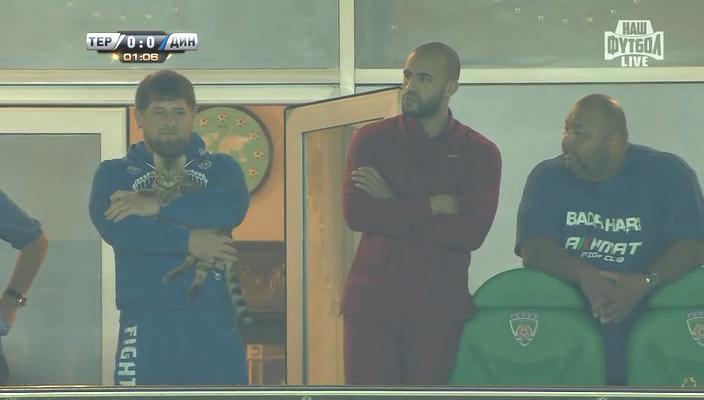 Ramzan Kadırov futbolu stadiondan pişiyi ilə izlədi<b style="color:red"></b>