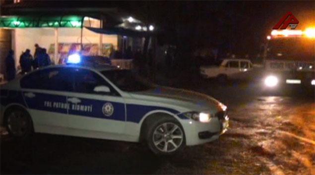 Polis əməkdaşı idarə etdiyi maşınla yol polisini vurub<b style="color:red"></b>