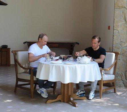 Putinlə Medvedevin Soçidə səhər məşqi və yeməyi - <b style="color:red">Video</b>