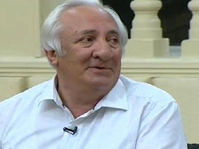 "Tahir Əkbər əməliyyat olunmalıdır"<b style="color:red"></b>