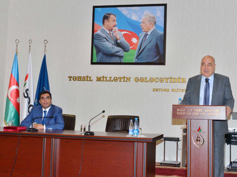 Çingiz Abdullayev BANM-də tələbələrlə görüşüb<b style="color:red"></b>
