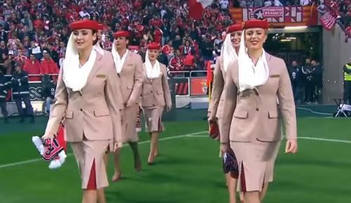 Stüardessalar əsl azarkeşliyin yolunu göstərdi - <b style="color:red">Video</b>