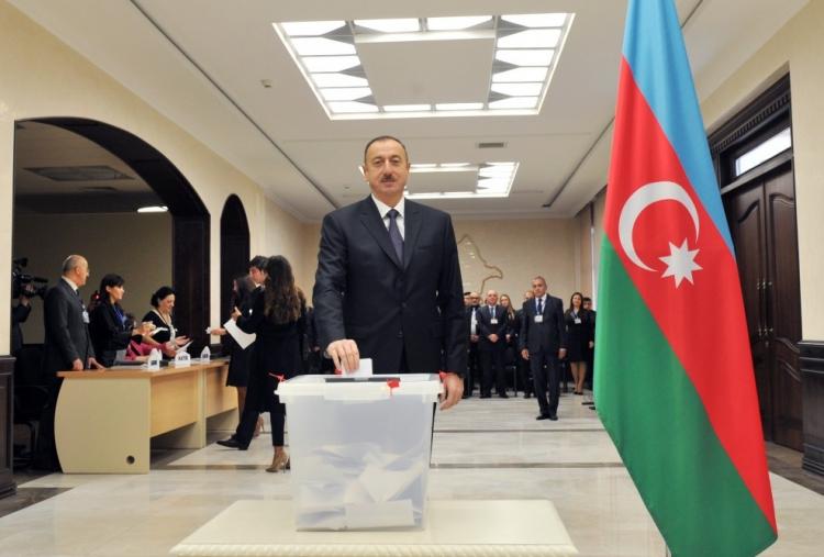 Prezident parlament seçkilərində səs verib - <b style="color:red">Fotolar</b>