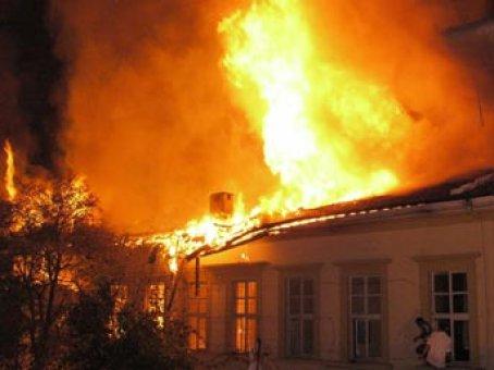 Bakıda yaşayış binasında yanğın olub<b style="color:red"></b>