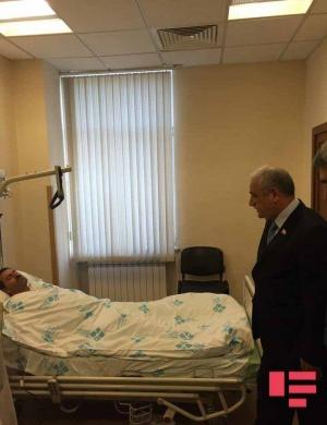 Səttar Mehbalıyev qəzada xəsarət alan neftçilərə baş çəkib<b style="color:red"></b>