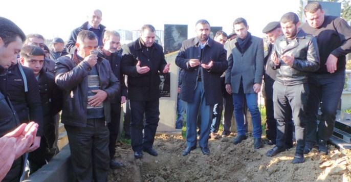 Daha bir neftçi dəfn olundu<b style="color:red"></b>