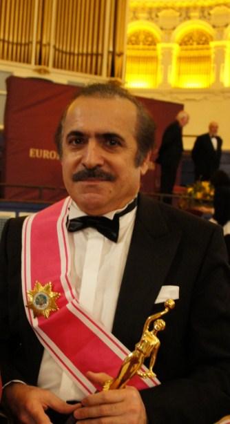 Akademik Rafael Hüseynov Böyük Britaniyada yüksək mükafatla təltif edildi<b style="color:red"></b>