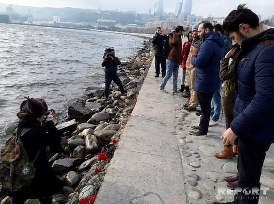 Bakıda “Günəşli”də həlak olan və itkin düşən neftçilərin xatirəsi anılır - <b style="color:red">Fotoreportaj</b>