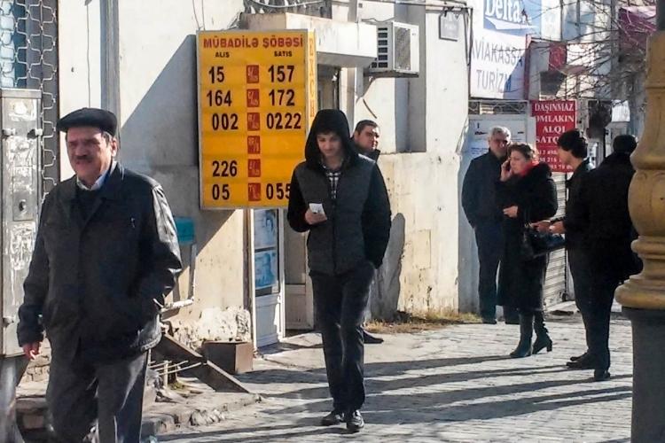 Bank filiallarından kənarda fəaliyyət göstərən "exchange"lər bağlanıb<b style="color:red"></b>