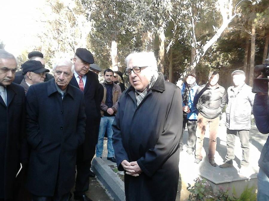Söz adamları Vaqif Səmədoğlunun qəbrini ziyarət etdilər - <b style="color:red">Fotoreportaj</b>