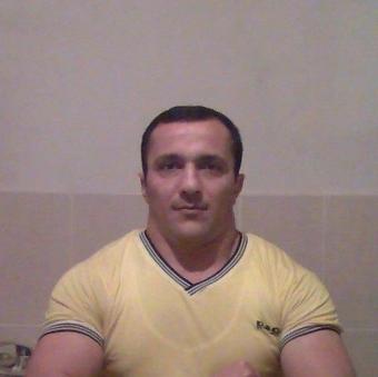 Polis maşınını çəkiclə əzən şəxs barəsində həbs-qətimkan tədbiri <b style="color:red"></b>