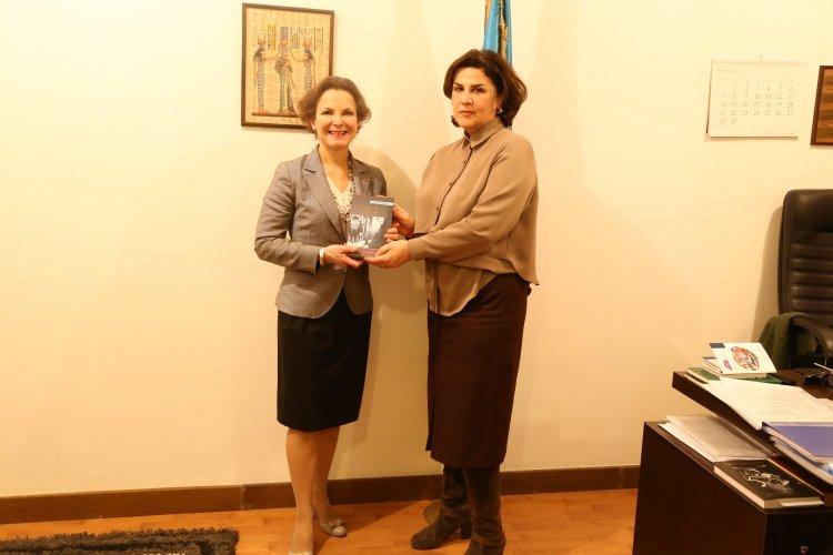 Fransa səfiri Tərcümə Mərkəzində <b style="color:red"></b>