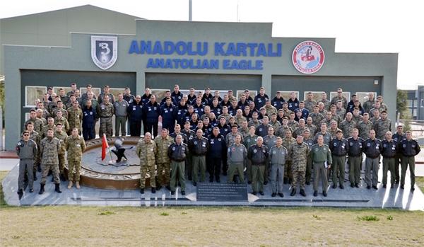 Azərbaycan və Türkiyə hərbi pilotlarının birgə təlimlərinin açılış brifinqi <b style="color:red"></b>