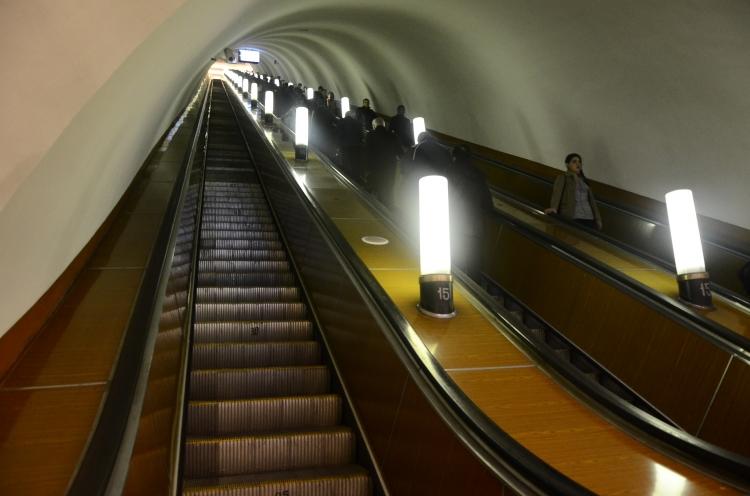 "Elmlər Akademiyası" metro stansiyasının vestibüllərindən biri bağlanır<b style="color:red"></b>
