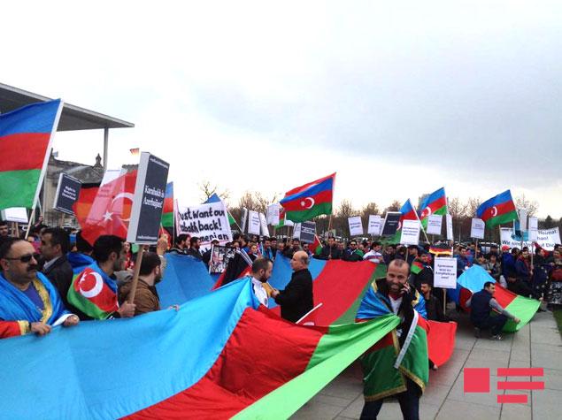 Sarkisyan Berlində etirazla qarşılandı - <b style="color:red">Video</b>