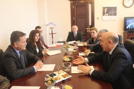 Əhliman Əmiraslanov: “Bunu ancaq qardaş edə bilərdi” <b style="color:red"></b>