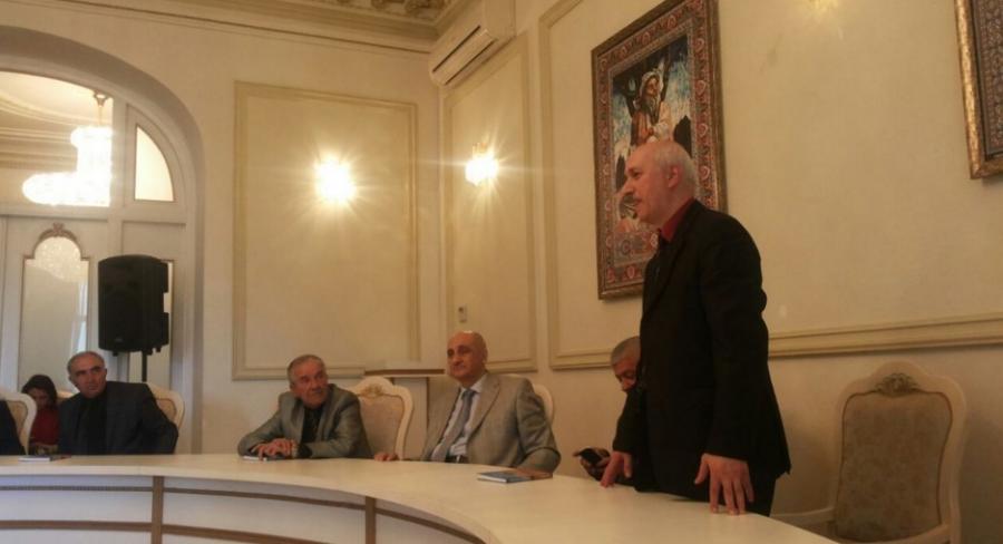 Yazıçılar Birliyində "Səhra savaşı"<b style="color:red"></b>