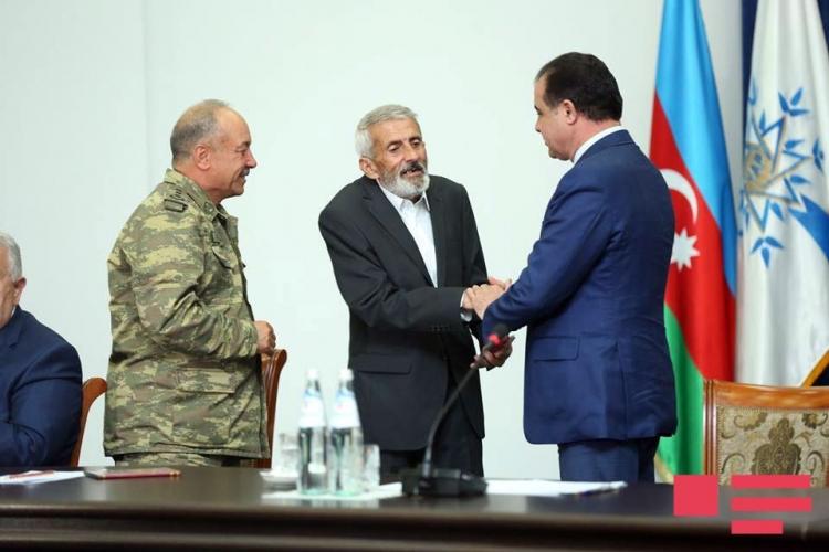 Şəhid zabitin medalı ailəsinə təqdim edildi<b style="color:red"></b>
