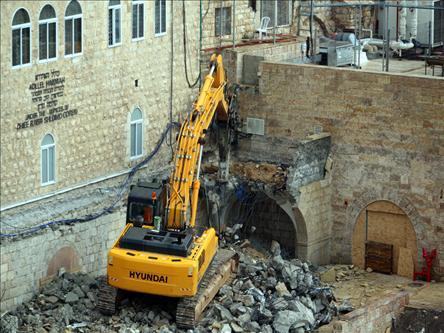 İsrail Osmanlı əsərlərini uçurur<b style="color:red"></b>