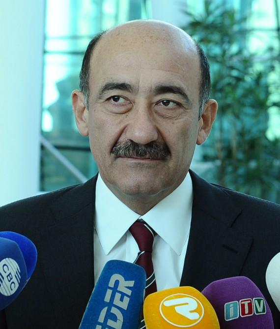Nazirdən bayram təbriki<b style="color:red"></b>