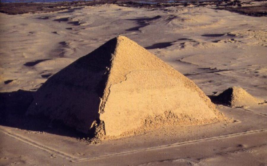 Alimlər dünyanın hər yerində sirli piramidalar aşkar edirlər<b style="color:red"></b>