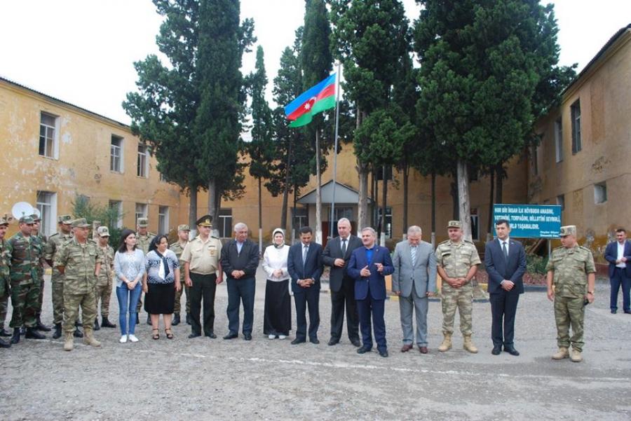 “Yeni Üfüq” bayramı hərbçilərlə birgə qeyd etdi - <b style="color:red">Fotolar</b>