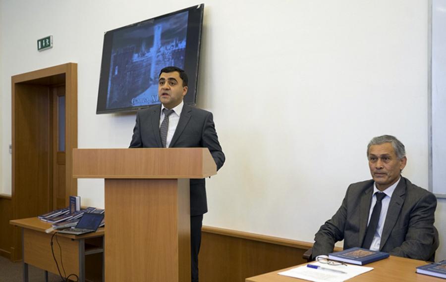 Nizami Gəncəvinin “Sirlər xəzinəsi” özbək dilində <b style="color:red"></b>