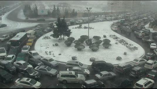 "Azəravtoyol" bəzi küçələrin buz bağlamasını təkzib etdi<b style="color:red"></b>
