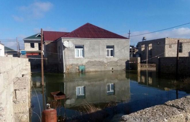 Bakıda qrunt sularının səviyyəsi qalxıb, evləri su basıb<b style="color:red"></b>