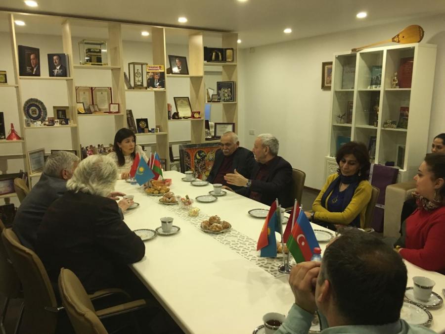 Beynəlxalq Türk Mədəniyyəti və İrsi Fondunda tanınmış rəssamlarla görüş - <b style="color:red">Foto</b>