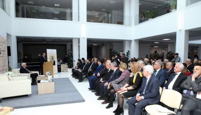 AMEA Alimlər Evində Kamal Abdulla ilə görüş<b style="color:red"></b>