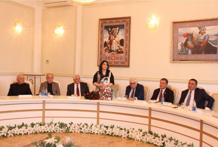 “Sevdim səni”, “Qadın olmaq”: Pərvindən iki yeni kitab - <b style="color:red">Fotoreportaj</b>