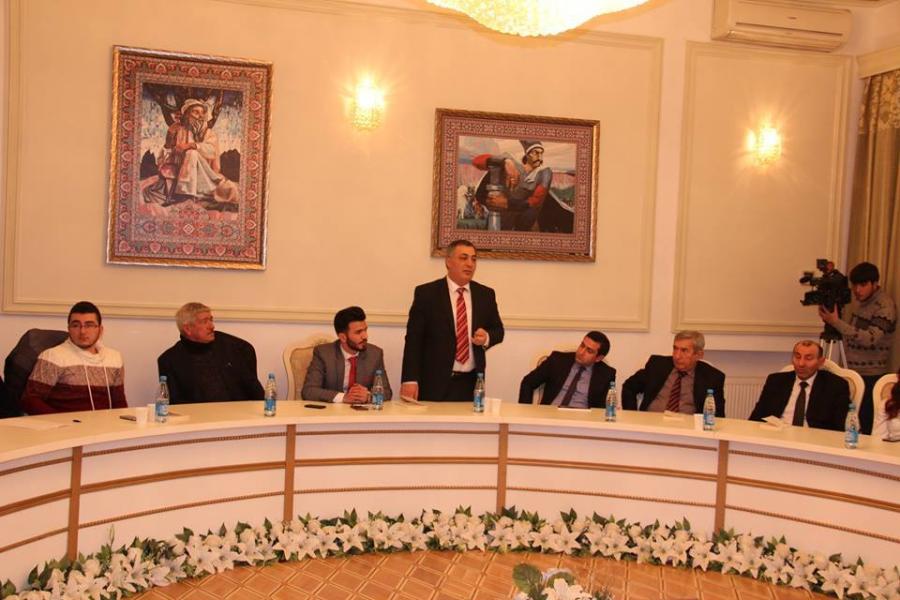 Gənc şairin "Günəşə atılan mərmilər"i <b style="color:red"></b>