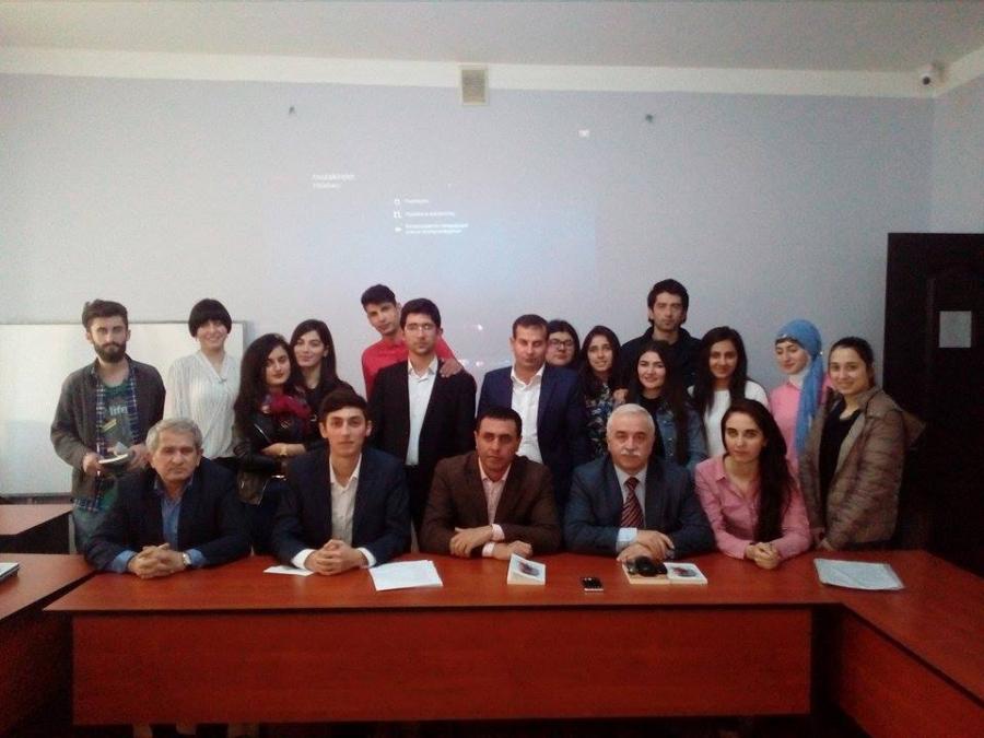 “Çağdaş Azərbaycan ədəbiyyatına xarici təsirlər” müzakirə olundu<b style="color:red"></b>